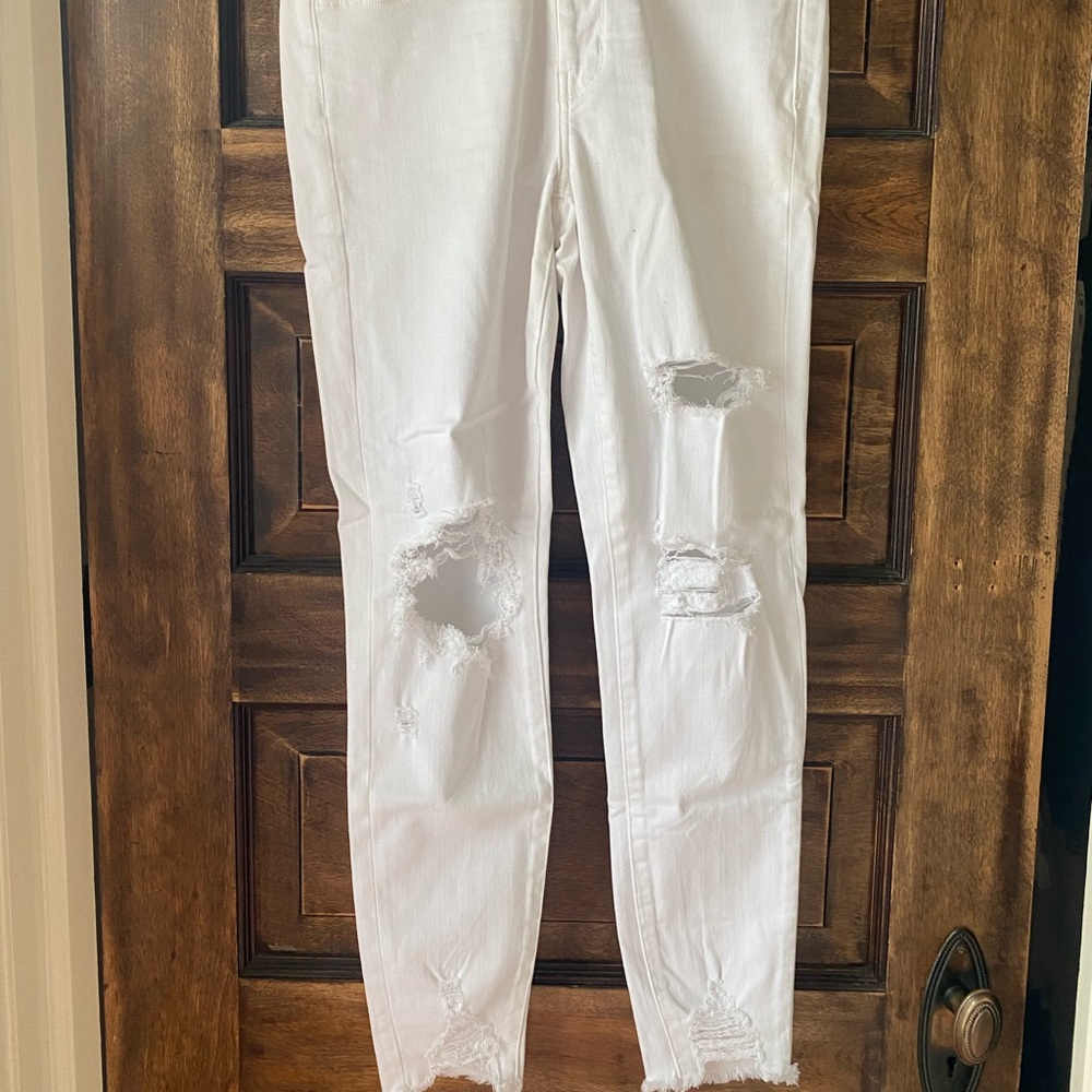 High waisted white distressed jegging from American Eagle, size 10